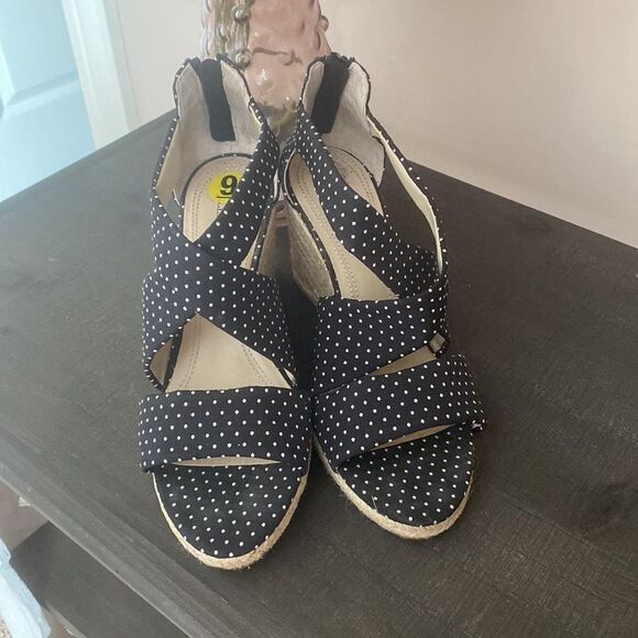 EUC Ellen Tracy Sandals (size 9) - Picture 7 of 7